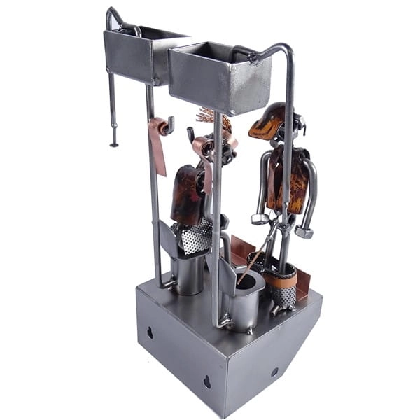 Metalowa figurka Para na WC- uchwyt na papier toaletowy