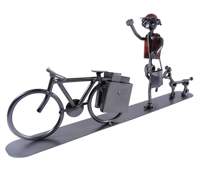 Metalowa figurka Listonosz