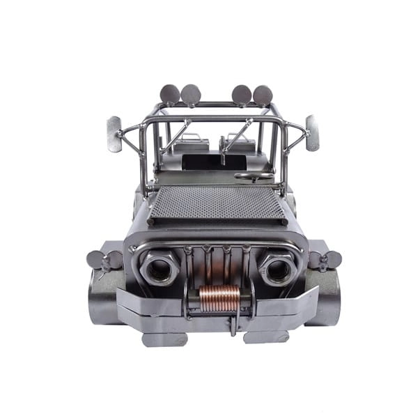Metalowy model samochodu Jeep.