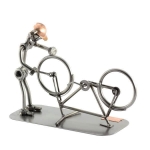 mechanik rowerowy przy pracy.jpg