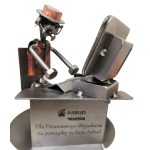 Figurka komputer z grawerunkiem