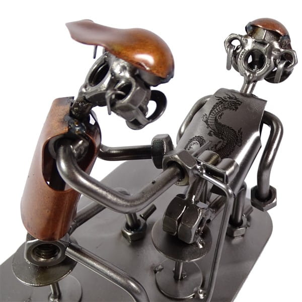 dziara w metalu- tatuażysta