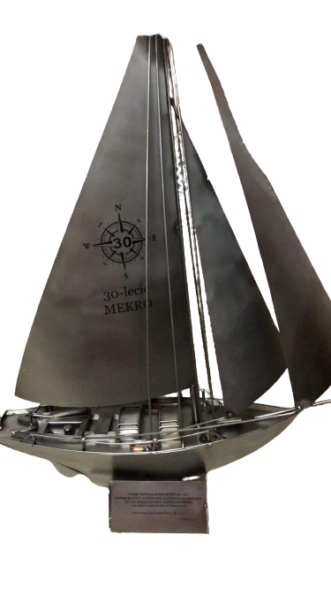 jacht z grawerunkiem