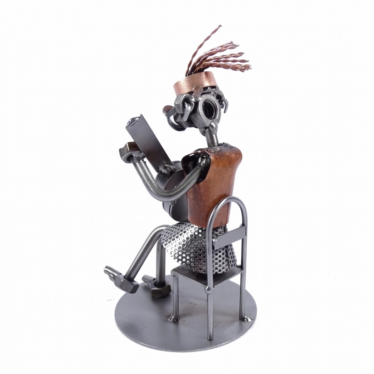 Metalowa figurka Gitarzystka klasyczna