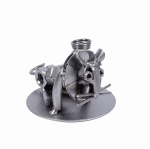 Metalowa figurka Lew siedzący.