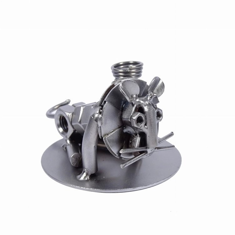 Metalowa figurka Lew siedzący.