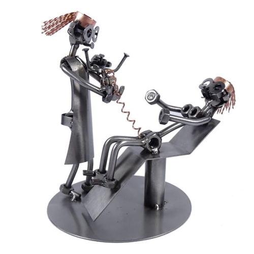 Metalowa figurka Lekarka położna