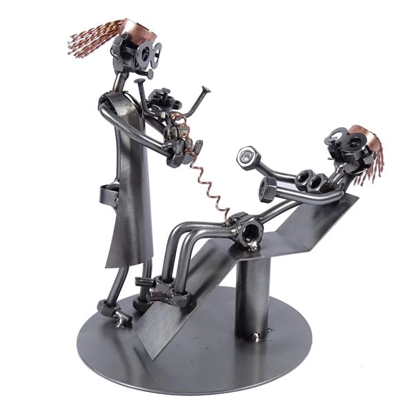 Metalowa figurka Lekarka położna