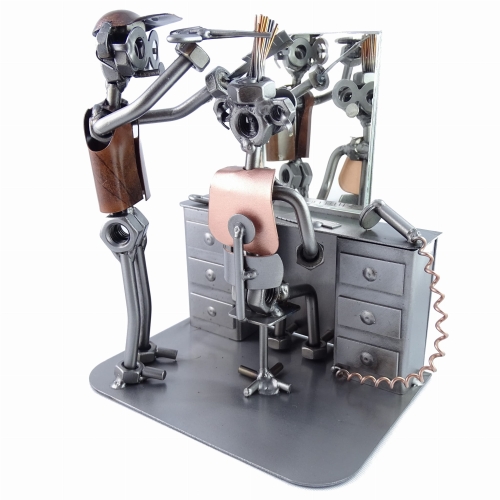 Fryzjer przy toaletce.jpg