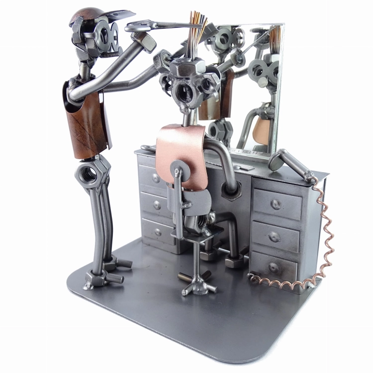 Fryzjer przy toaletce.jpg