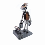 Figurka pani ogrodnik z konewką