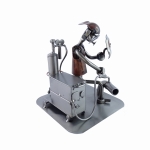 Metalowa figurka spawacz