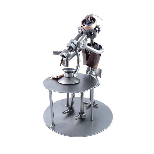 Metalowa figurka pani Biolog