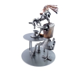 Metalowa figurka pani Biolog