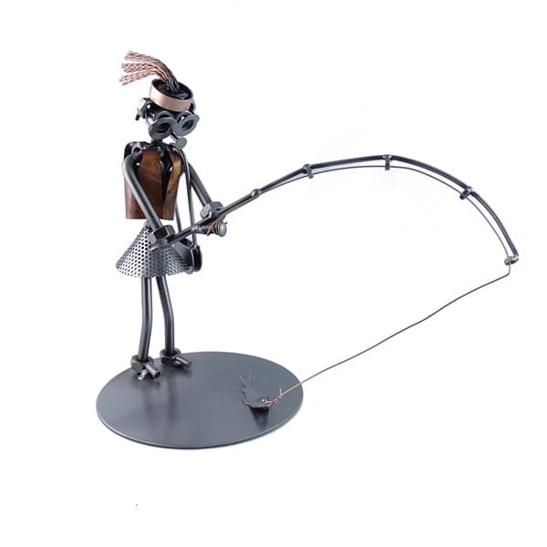 Metalowa figurka pani wędkarz