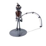 Metalowa figurka pani wędkarz