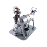 Metalowa figurka pani rolnik