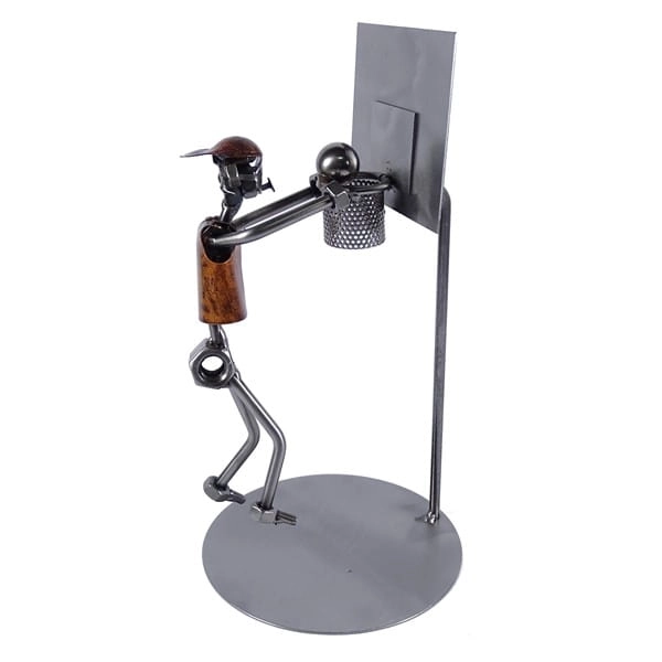 Metalowa figurka Koszykarz