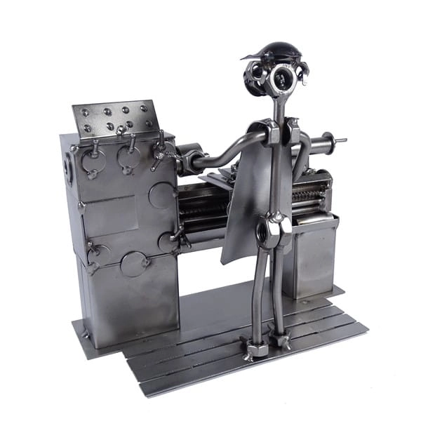 Metalowa figurka Tokarz