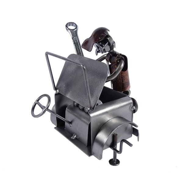 Mechanik przy silniku