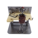 Metalowa figurka Stolarz II.