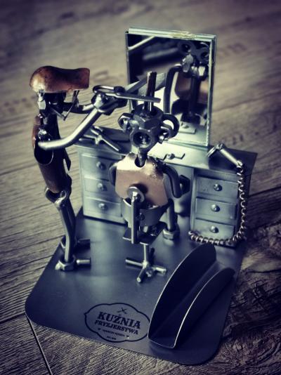 fryzjer z grawerunkiem.jpg