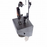 Facet w WC. Prezent z humorem