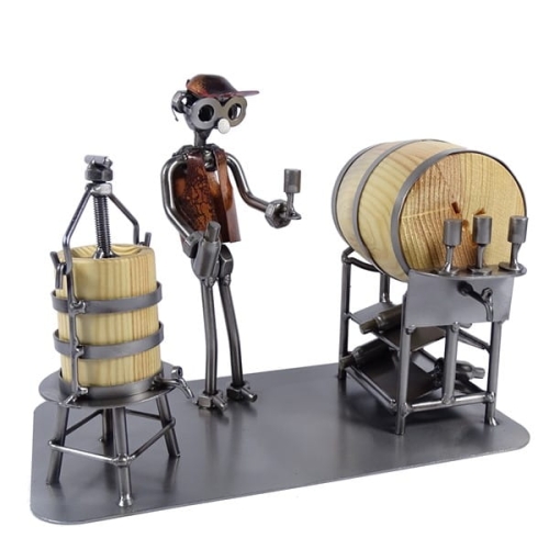 Metalowa figurka Winiarz