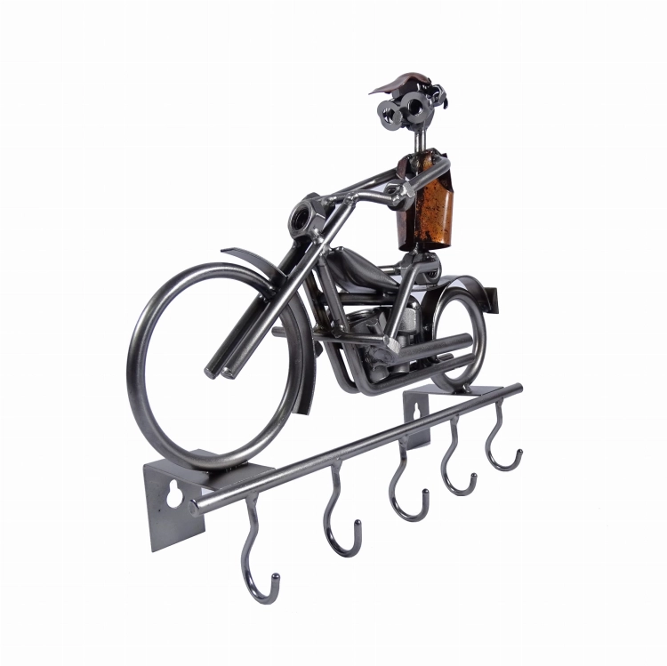 Metalowy model motocykla Harley jako wieszak