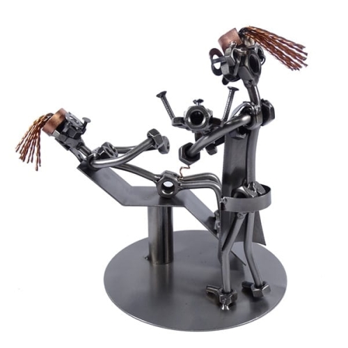 Metalowa figurka Położna