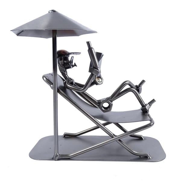 Metalowa figurka Relax na leżaku
