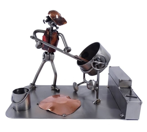 Figurka przedstawiająca Betoniarza przy pracy