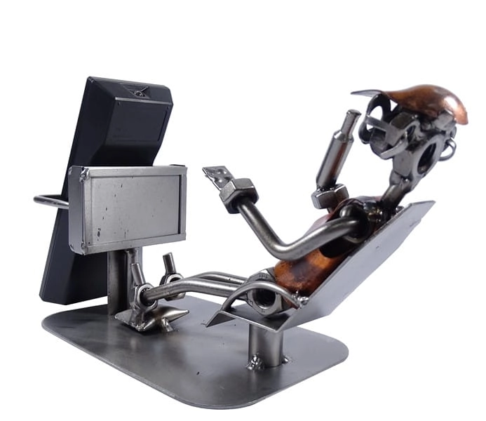 Metalowa figurka Relax przed TV