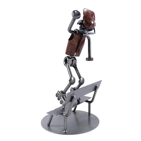 Metalowa figurka Skate na ławce