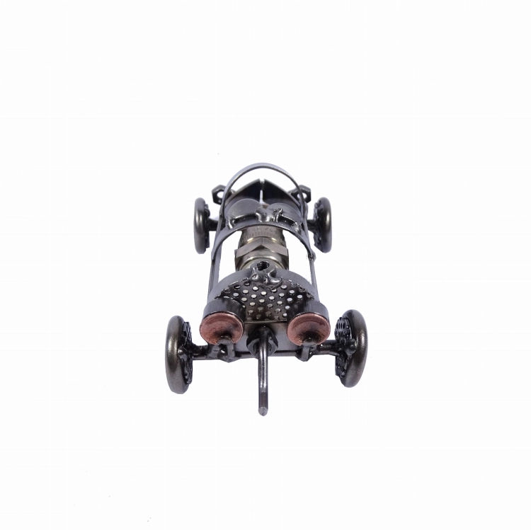 Metalowy model samochodu Bugatti ze świecy samochodowej