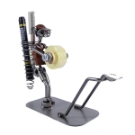 Metalowa figurka Piechur-taśma. Praktyczna dekoracja do biura