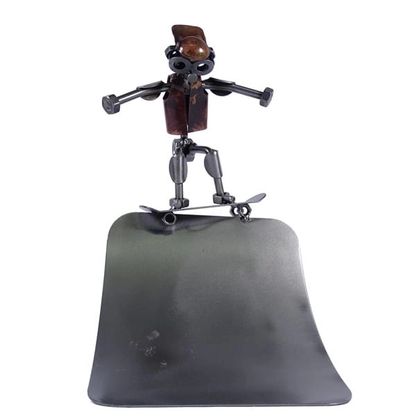 Metalowa figurka Deskarz