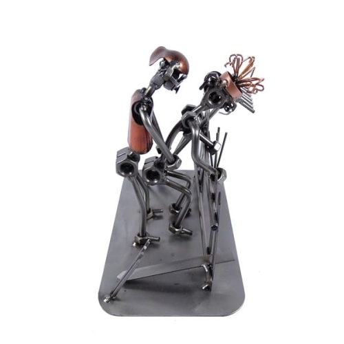 Metalowa figurka Sex na ogrodzie