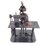 Metalowa figurka Szwaczka