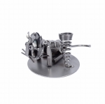 Metalowa figurka Lew siedzący.