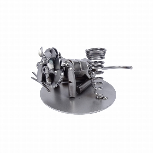 Metalowa figurka Lew siedzący.