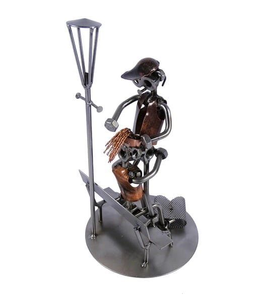 Metalowa figurka Sex na ławce