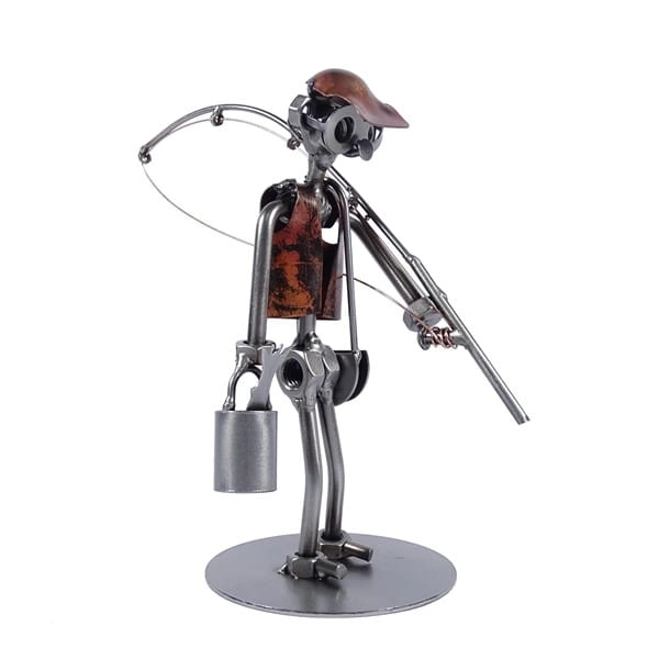 Metalowa figurka Wędkarz z wiaderkiem.