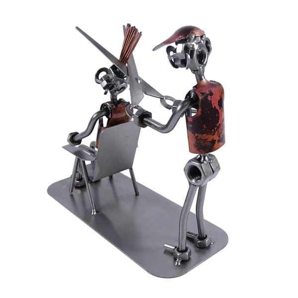 Metalowa figurka Fryzjer podczas stylizacji