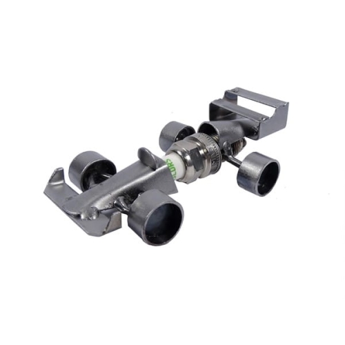 Metalowy model samochodu- formuły 1 ze świecy samochodowej