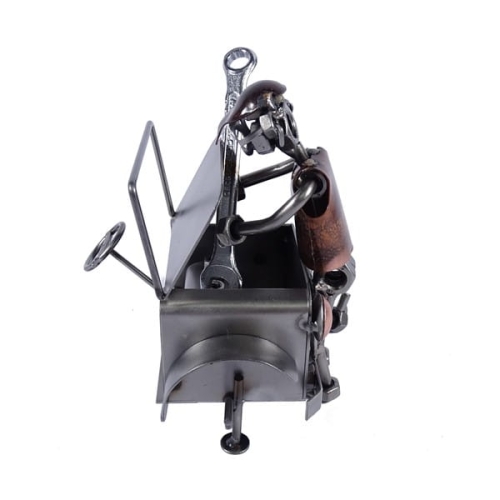 Mechanik przy silniku