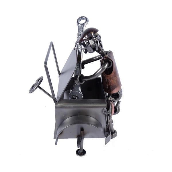 Mechanik przy silniku