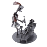 Metalowa figurka Pielęgniarka