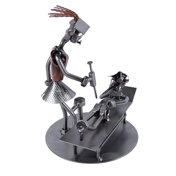 Metalowa figurka Pielęgniarka