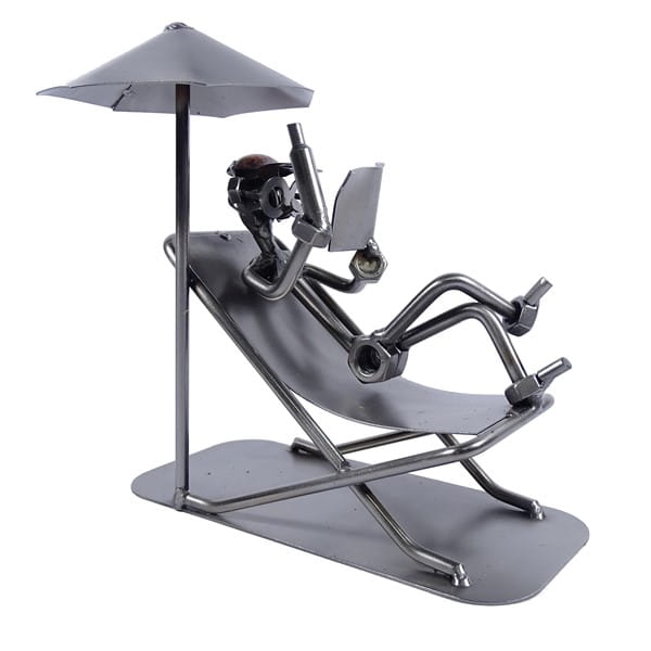 Metalowa figurka Relax na leżaku